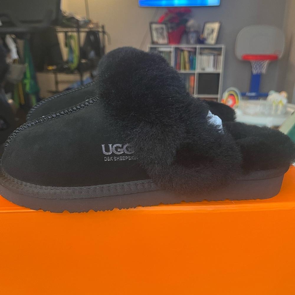 Genuine sheepskin and wool scuff slipper